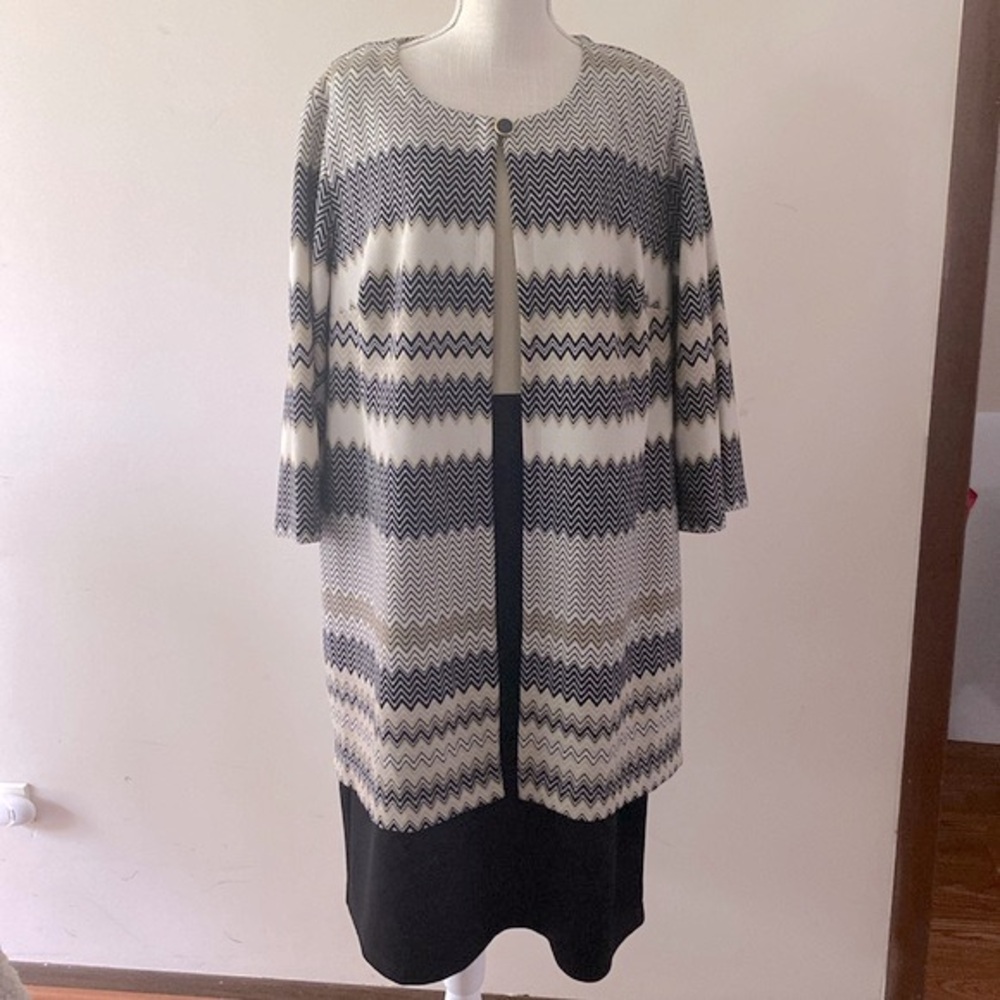 Danny and Nicole woman’s 2 pcs plus jacket / dress zing zag design back, tan